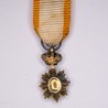 Médaille miniature d’officier de l’Ordre Royal du Cambodge, en vermeil ciselé et émail.