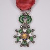 Médaille de l'ordre de la Légion d'Honneur en miniature sertie de diamants.