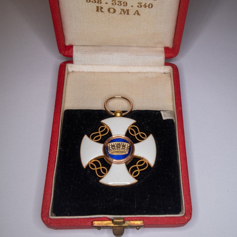 Médaille de l’Ordre de la Couronne d’Italie en or, émail.