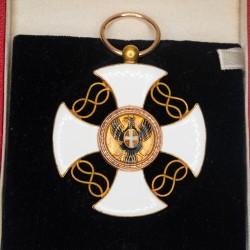 Médaille de l’Ordre de la Couronne d’Italie en or, émail.