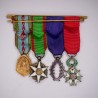 Petite brochette de miniature comportant :  médaille de la légion d’honneur