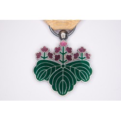 Médaille japonaise de l’ordre du Soleil Levant.