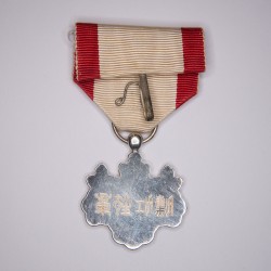 Médaille japonaise de l’ordre du Soleil Levant.