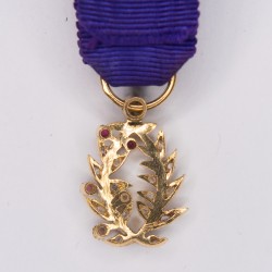 Superbe médaille d'officier de l’ordre des palmes académiques en or, orné de diamants et rubis.