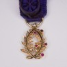 Superbe médaille d'officier de l’ordre des palmes académiques en or, orné de diamants et rubis.