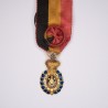 Rare et belle médaille d’officier du travail Belge en Or avec un diamant.