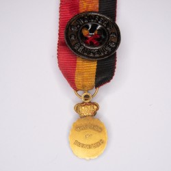 Rare et belle médaille d’officier du travail Belge en Or avec un diamant.