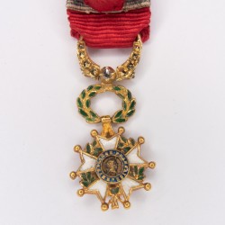 Rare médaille miniature de commandeur de l’ordre de la légion d’honneur, en or, avec un diamant.