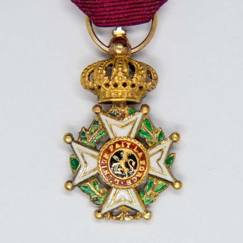 Belgique. Belle médaille miniature de l’ordre de Léopold en or et émail.