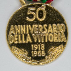 Italie Médaille miniature commémorative de l’anniversaire de la victoire en or.