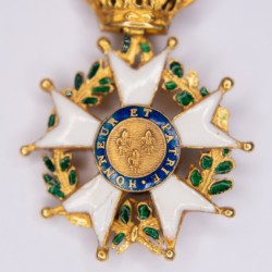 Belle médaille en demi-taille, d'officier de la légion d’honneur en or, 1er Empire, 4eme type, modifié sous la restauration.