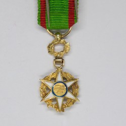 Belle médaille d'officier du mérite agricole. En or et émail.