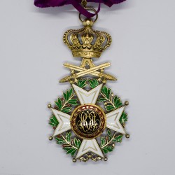 Belgique. Belle médaille de commandeur de l’ordre de Léopold à titre militaire. Légende unilingue.