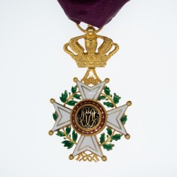 BELGIQUE  Rare médaille d’officier de l’ordre de Léopold en Or.