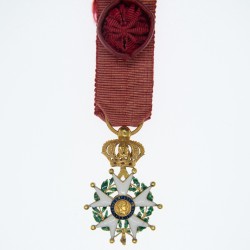 Belle médaille en or d’officier de l’ordre de la légion d’honneur d’époque second empire. En réduction.