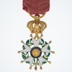 Belle médaille en or d’officier de l’ordre de la légion d’honneur d’époque second empire. En réduction.