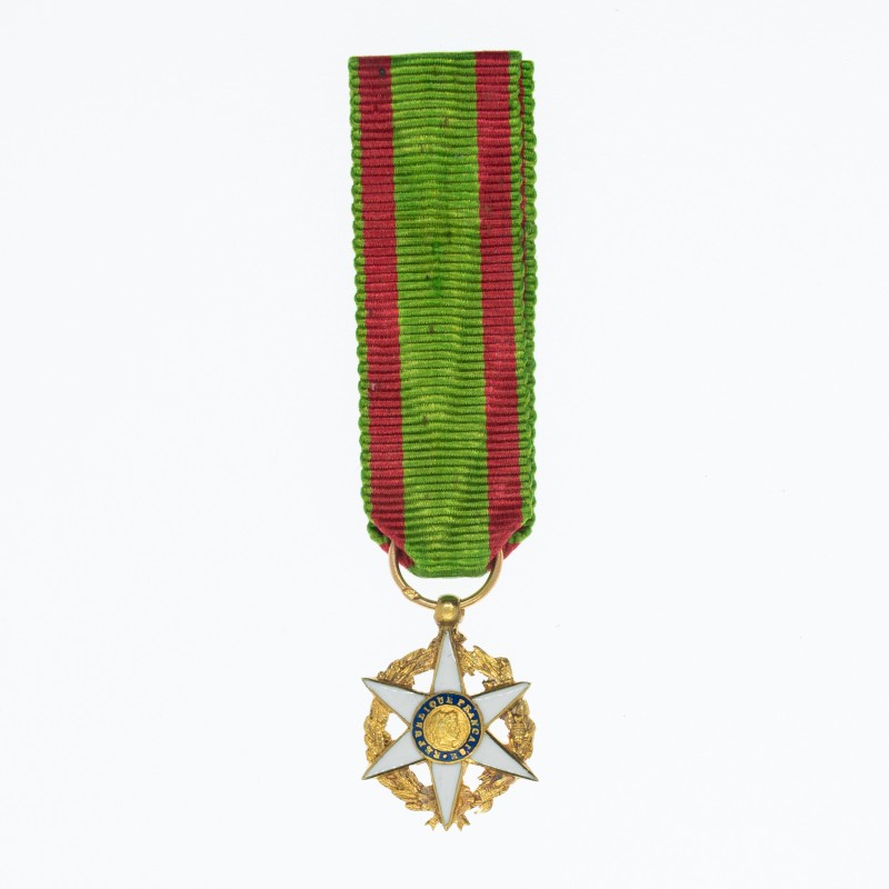 Belle médaille miniature en or de l’ordre du mérite agricole.