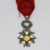 Médaille de luxe à fort relief d’officier de la légion d'honneur d'époque IIIème république avec diamants.