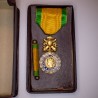 Médaille militaire, avec son ruban.