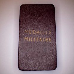 Médaille militaire, avec son ruban.