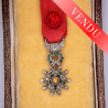 Superb miniature medal of officer of the Legion of Honor in white gold with diamonds and emeralds.