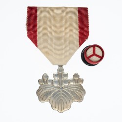 Japon. Médaille de l’ordre du Soleil Levant, 8eme classe.