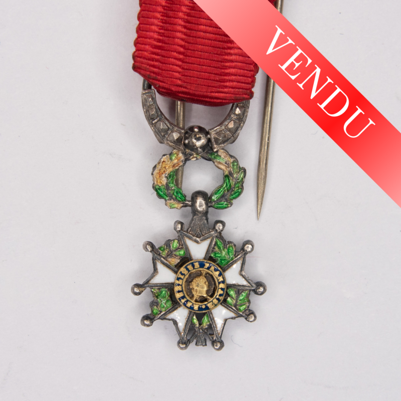 Médaille miniature de la légion d'honneur avec diamant.